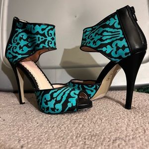 Arneti turquoise and black heels size 6